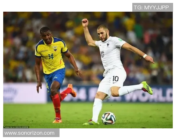 探秘3号著名足球明星的职业生涯与场外生活的精彩瞬间